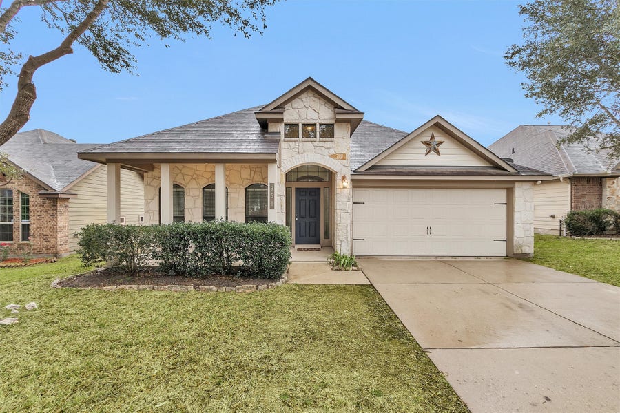 Property photo for 951 Oak Terrace Drive, Conroe, TX