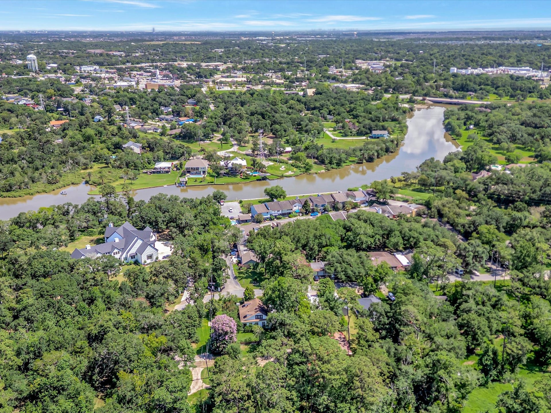 5213 Palm Drive, Dickinson, TX 77539 5213 Palm Drive, Dickinson, TX 77539