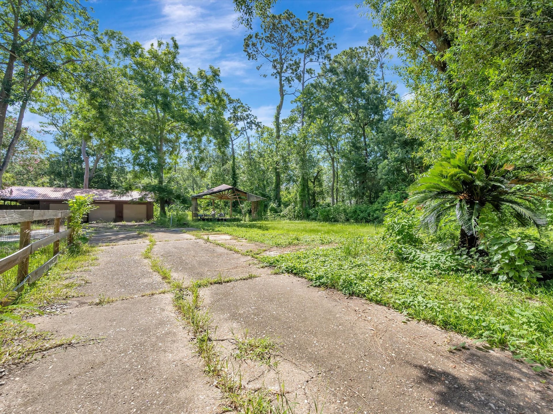 5213 Palm Drive, Dickinson, TX 77539 5213 Palm Drive, Dickinson, TX 77539