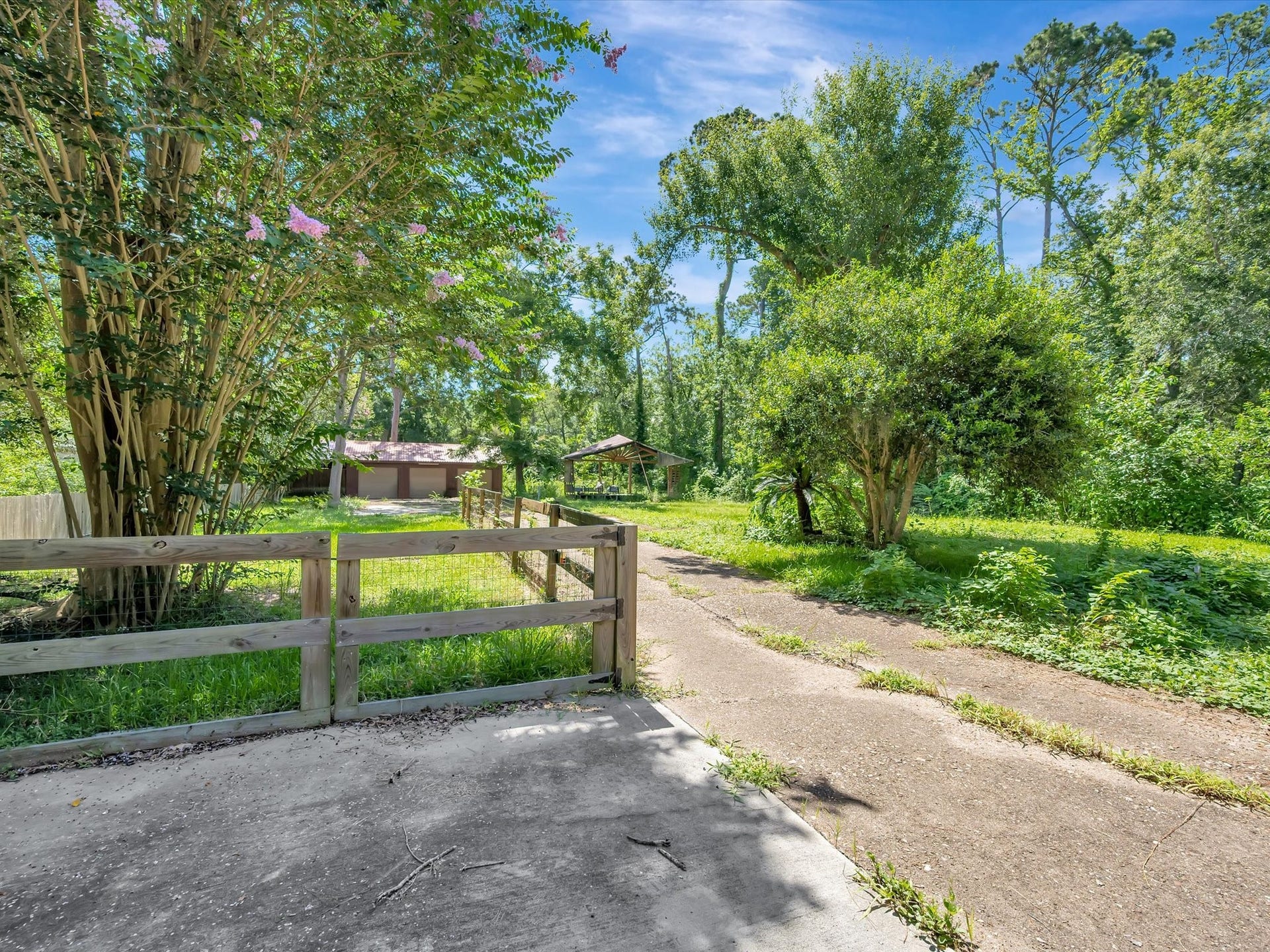 5213 Palm Drive, Dickinson, TX 77539 5213 Palm Drive, Dickinson, TX 77539