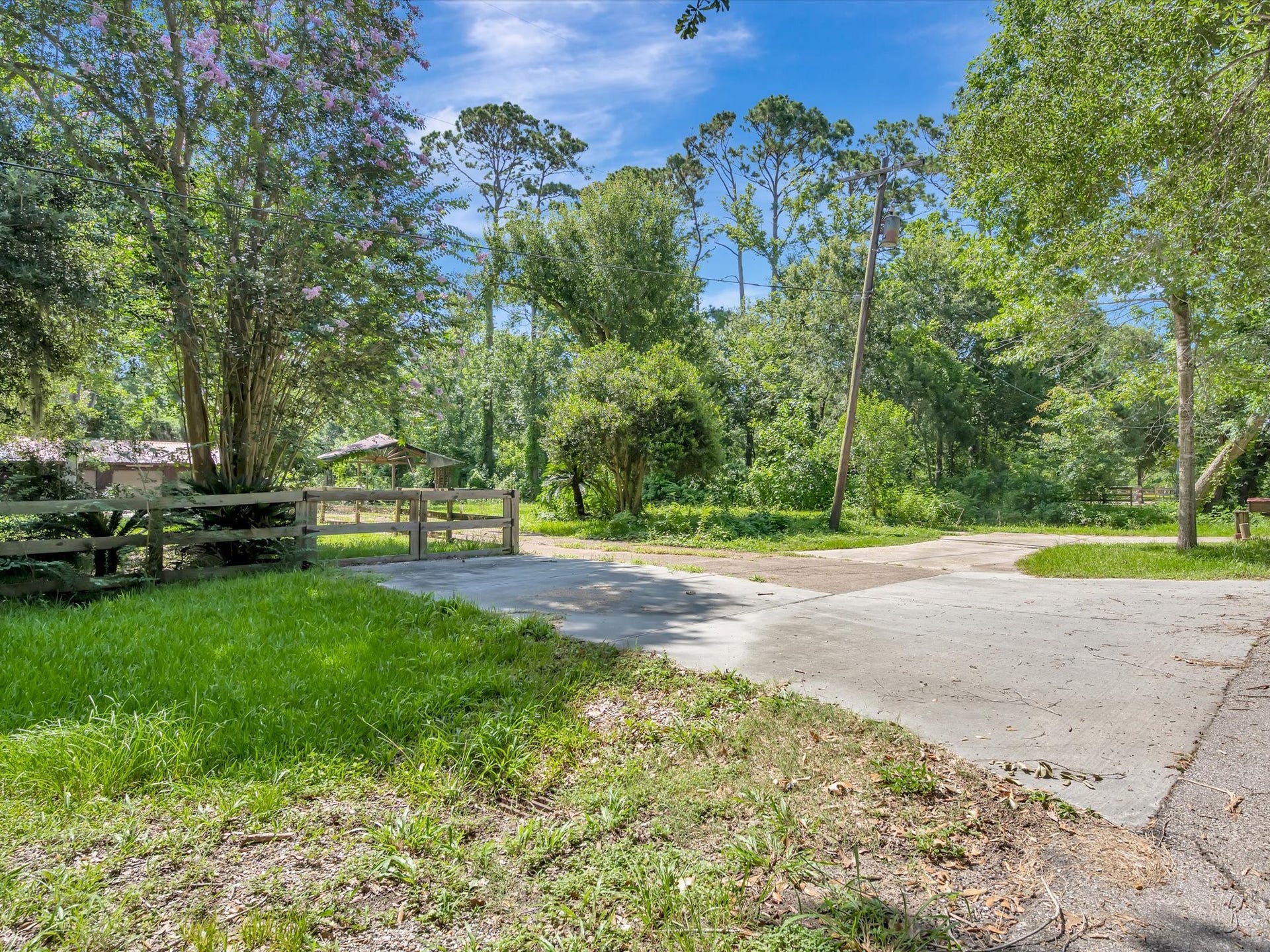5213 Palm Drive, Dickinson, TX 77539 5213 Palm Drive, Dickinson, TX 77539