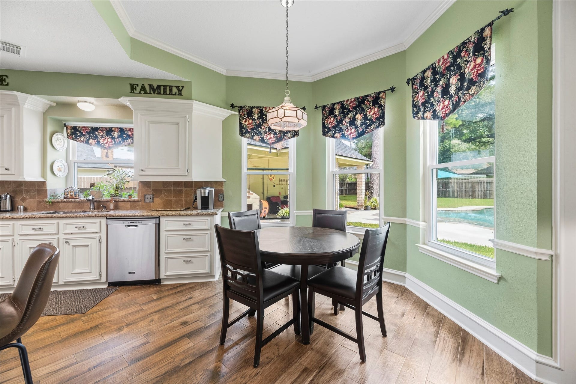 13114 S Winesap Lane, Cypress, TX 77429 Bright breakfast nook with large windows overlooking the backyard and pool.