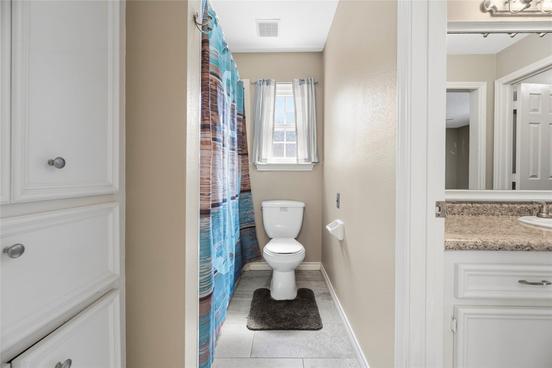 13114 S Winesap Lane, Cypress, TX 77429 View of adjoining bathroom.