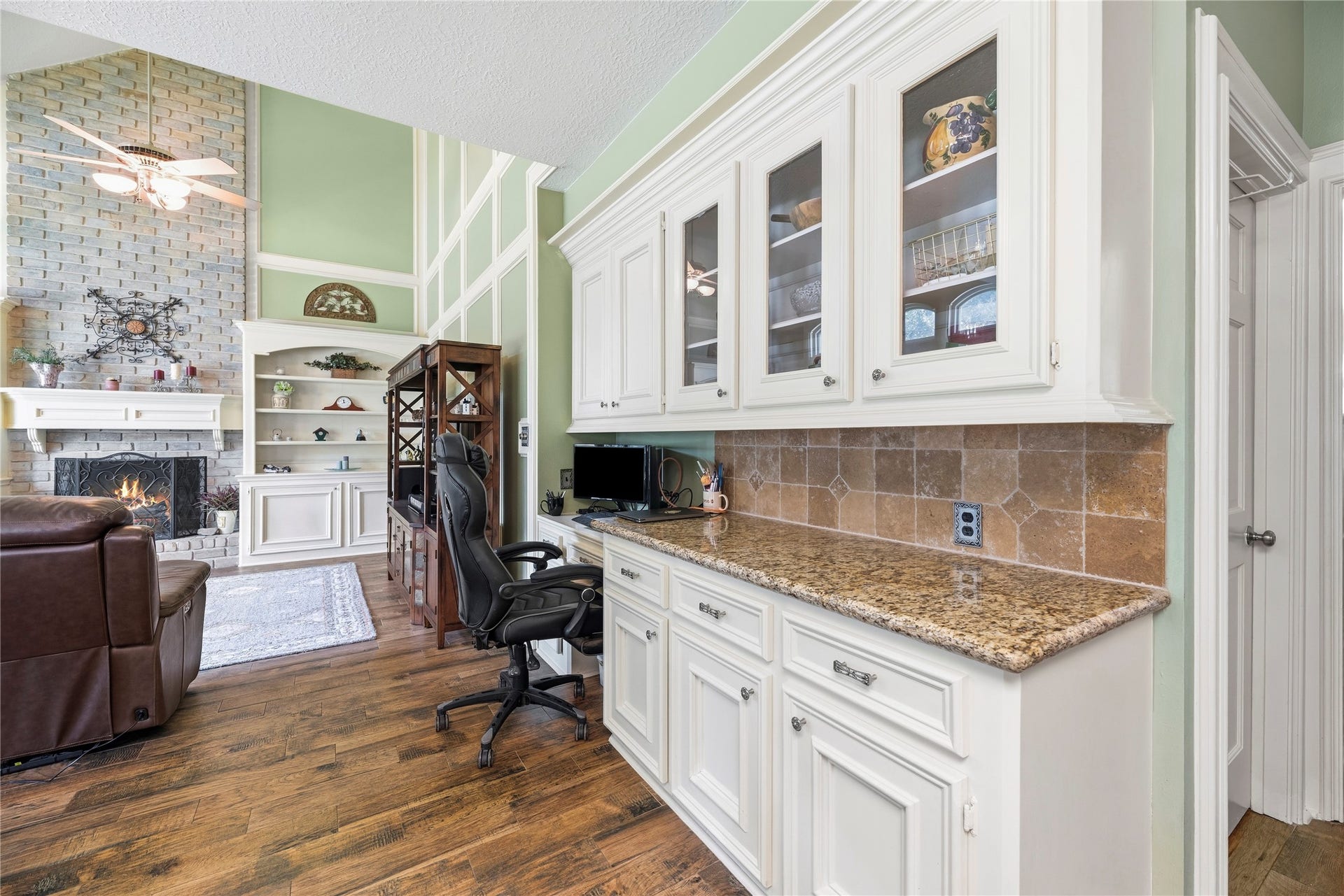 13114 S Winesap Lane, Cypress, TX 77429 An abundance of kitchen cabinets and counter space for storage and use.