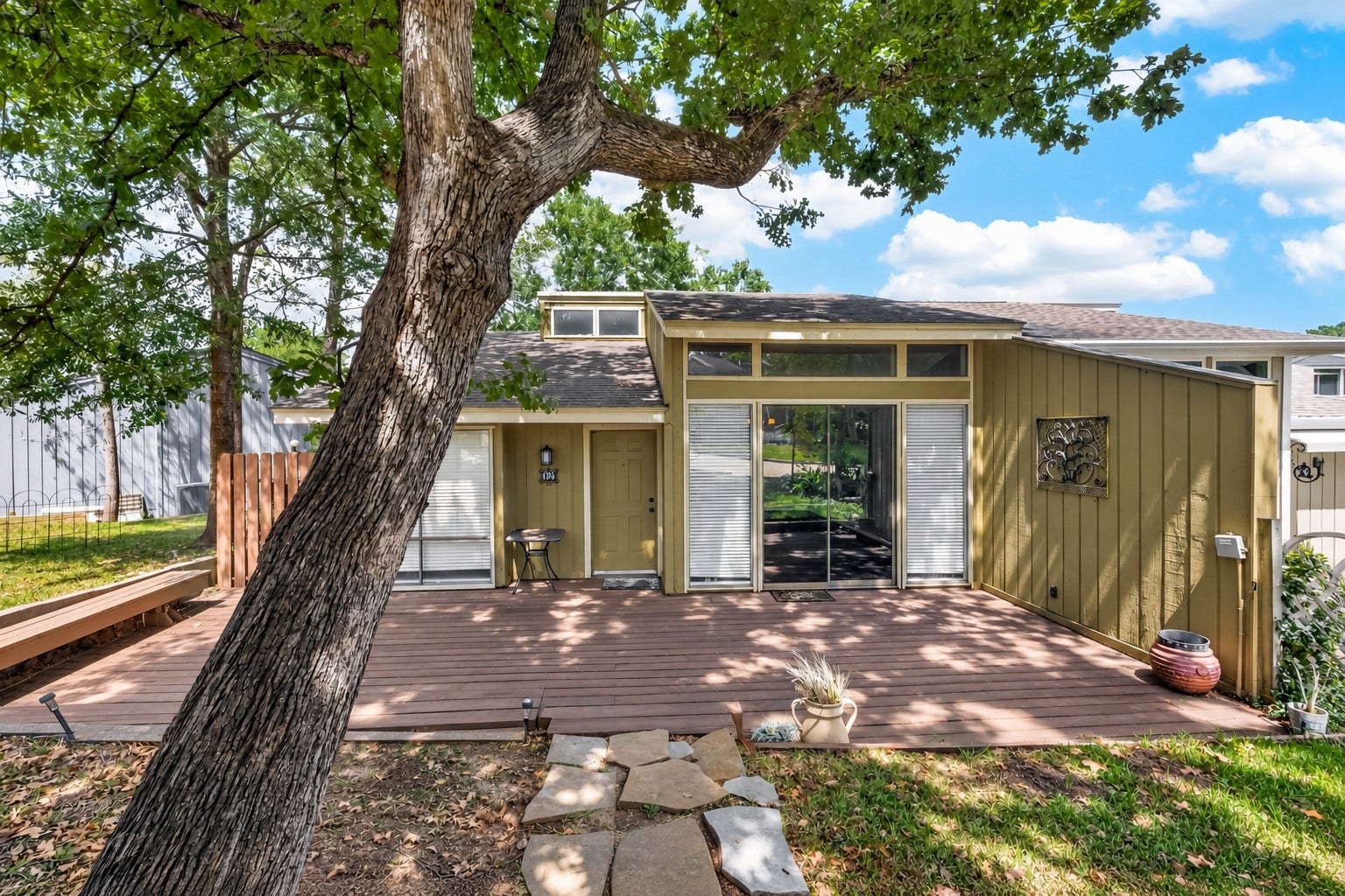 12 April Village, Conroe, TX 77356 Front entrance and large deck