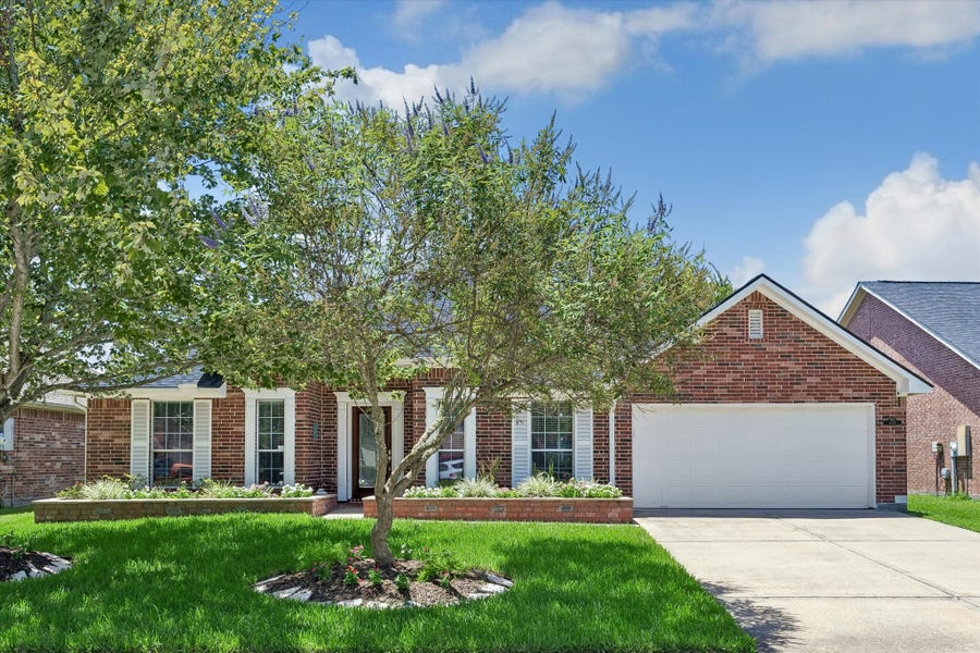 Property photo for 1015 Hyland Lane, League City, TX