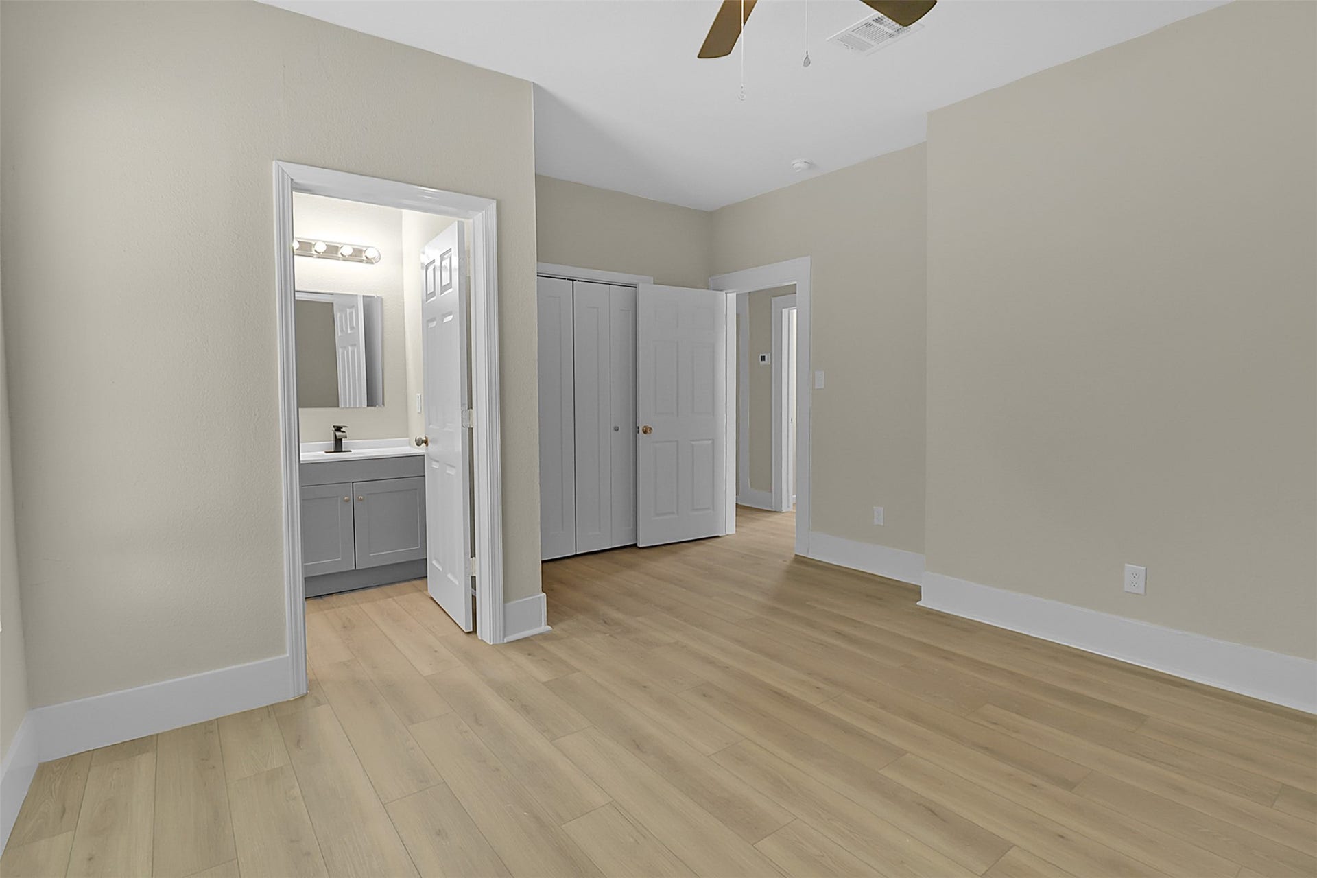 101 E James Street, Baytown, TX 77520