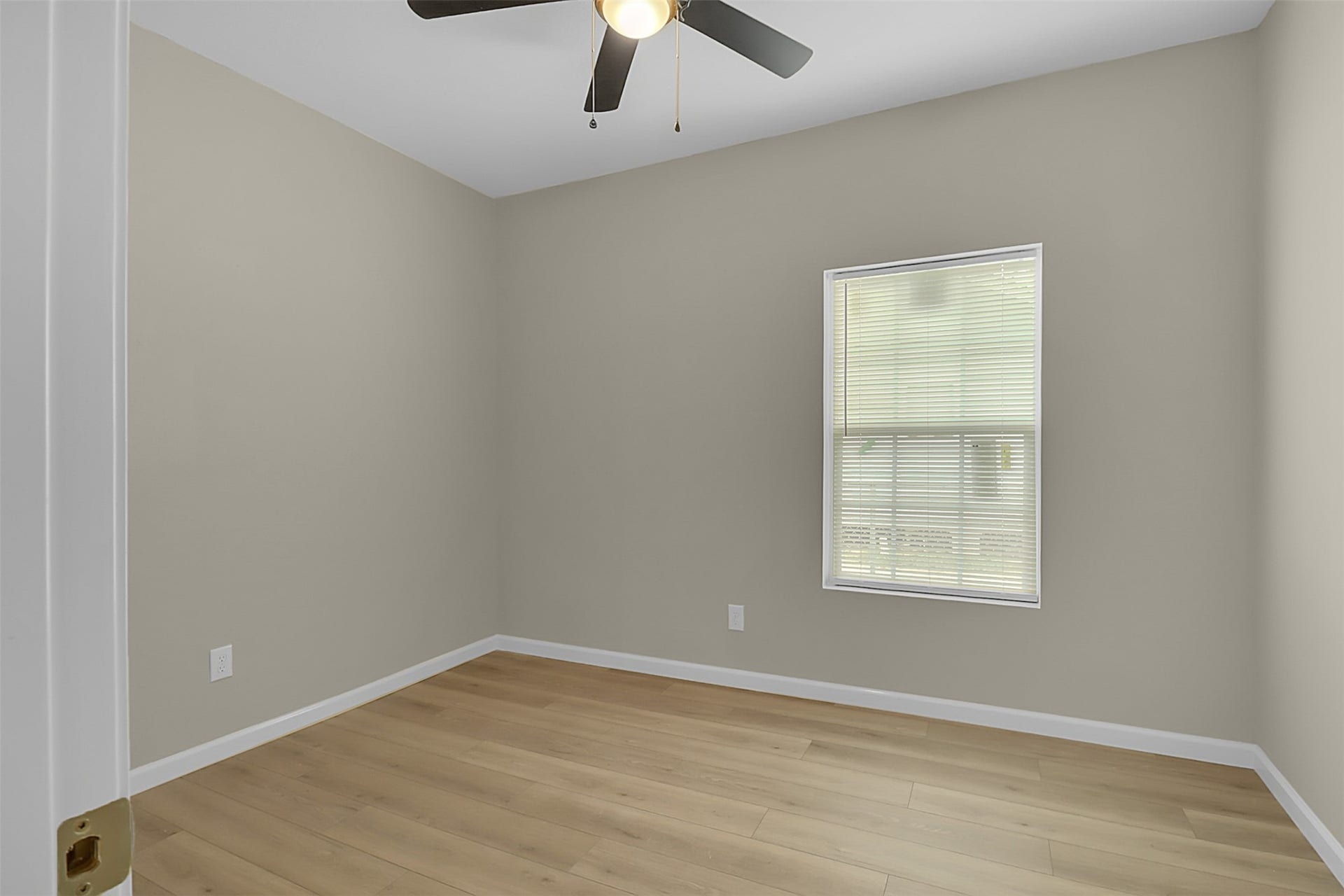101 E James Street, Baytown, TX 77520