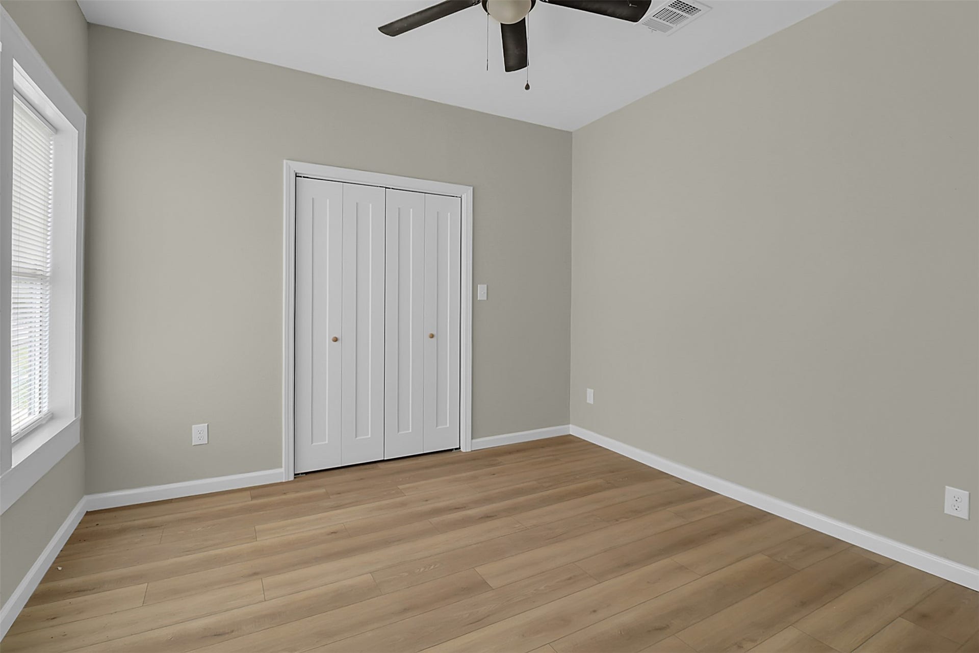 101 E James Street, Baytown, TX 77520