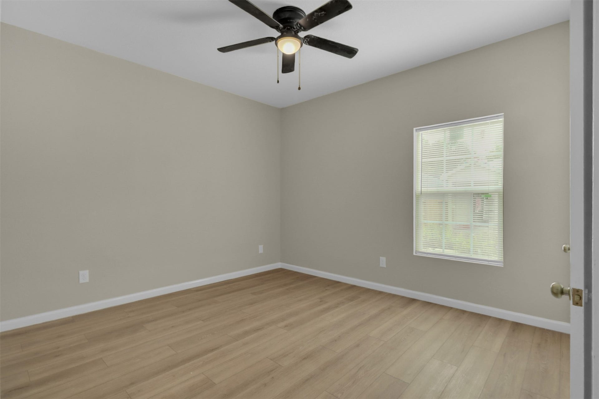 101 E James Street, Baytown, TX 77520