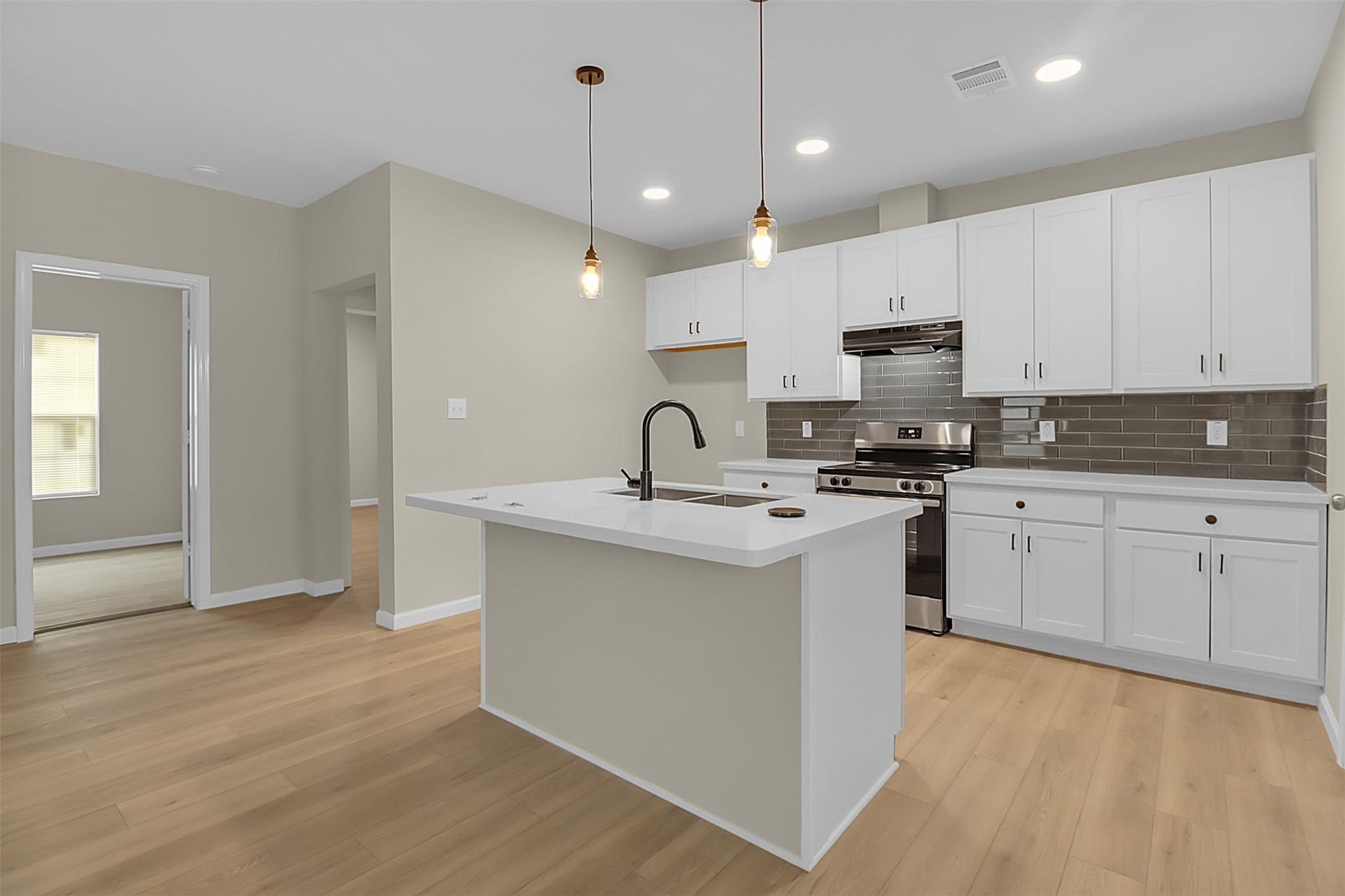 101 E James Street, Baytown, TX 77520