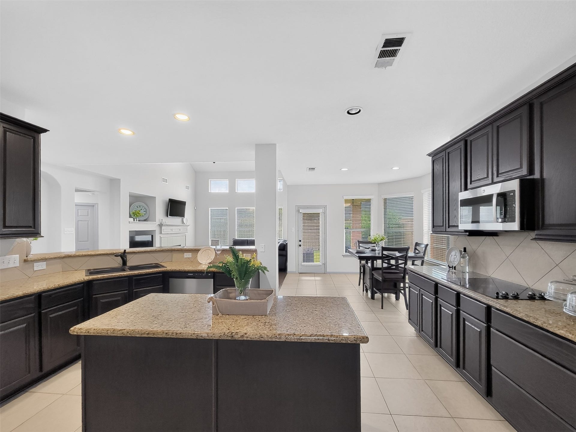 4027 Chestnut Bend Drive, Missouri City, TX 77459 4027 Chestnut Bend Drive, Missouri City, TX 77459