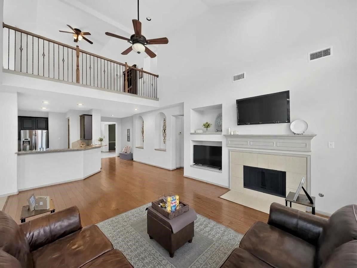 4027 Chestnut Bend Drive, Missouri City, TX 77459 4027 Chestnut Bend Drive, Missouri City, TX 77459