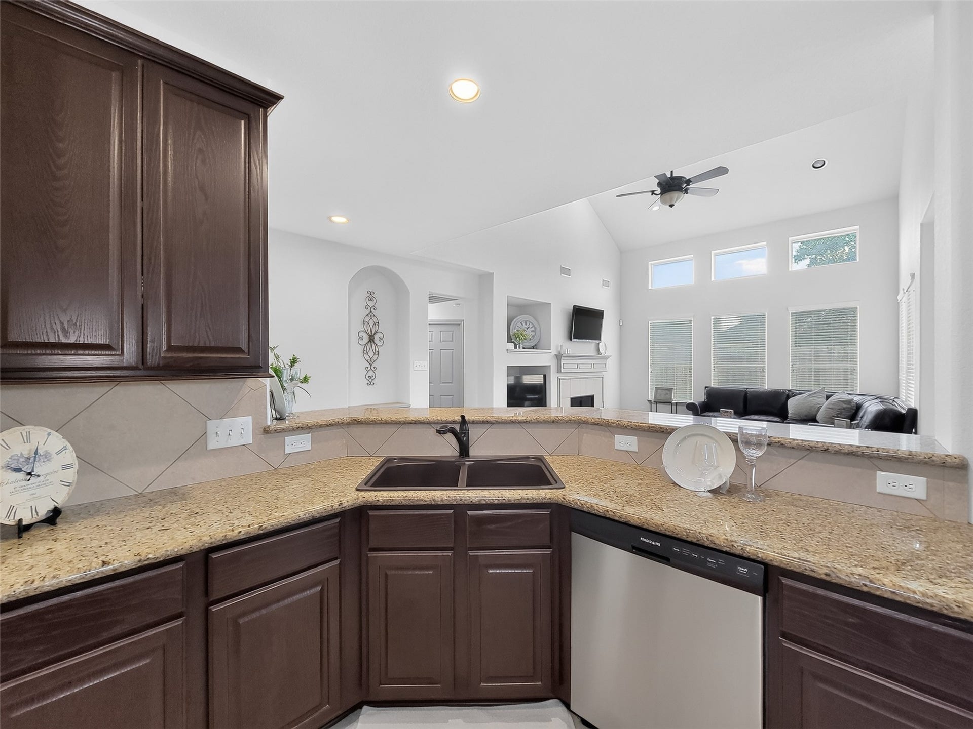 4027 Chestnut Bend Drive, Missouri City, TX 77459 4027 Chestnut Bend Drive, Missouri City, TX 77459
