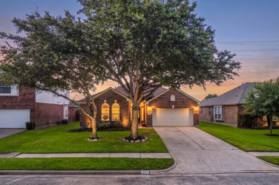 Property photo for 525 Lockland Lane, League City, TX
