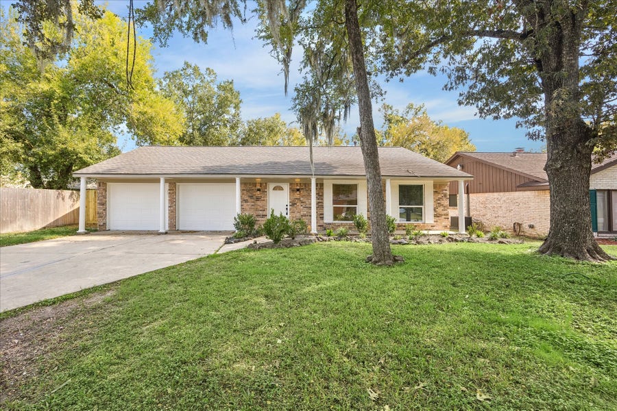 Property photo for 5309 Pennystone Way, Friendswood, TX