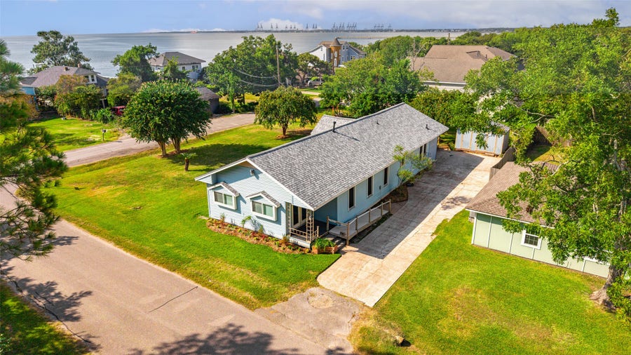 Property photo for 730 S Holmes Street, La Porte, TX