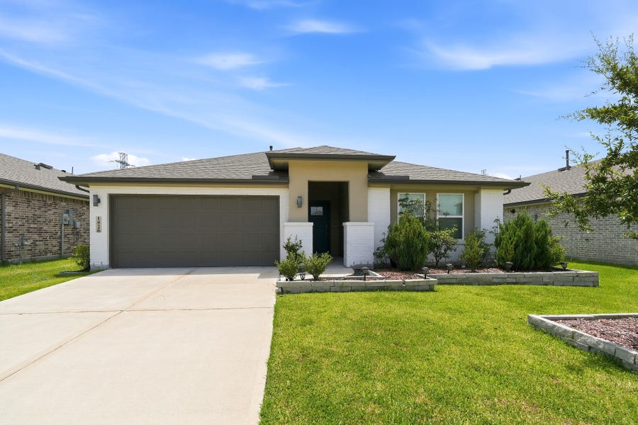 Property photo for 1826 Plantation Place, Baytown, TX