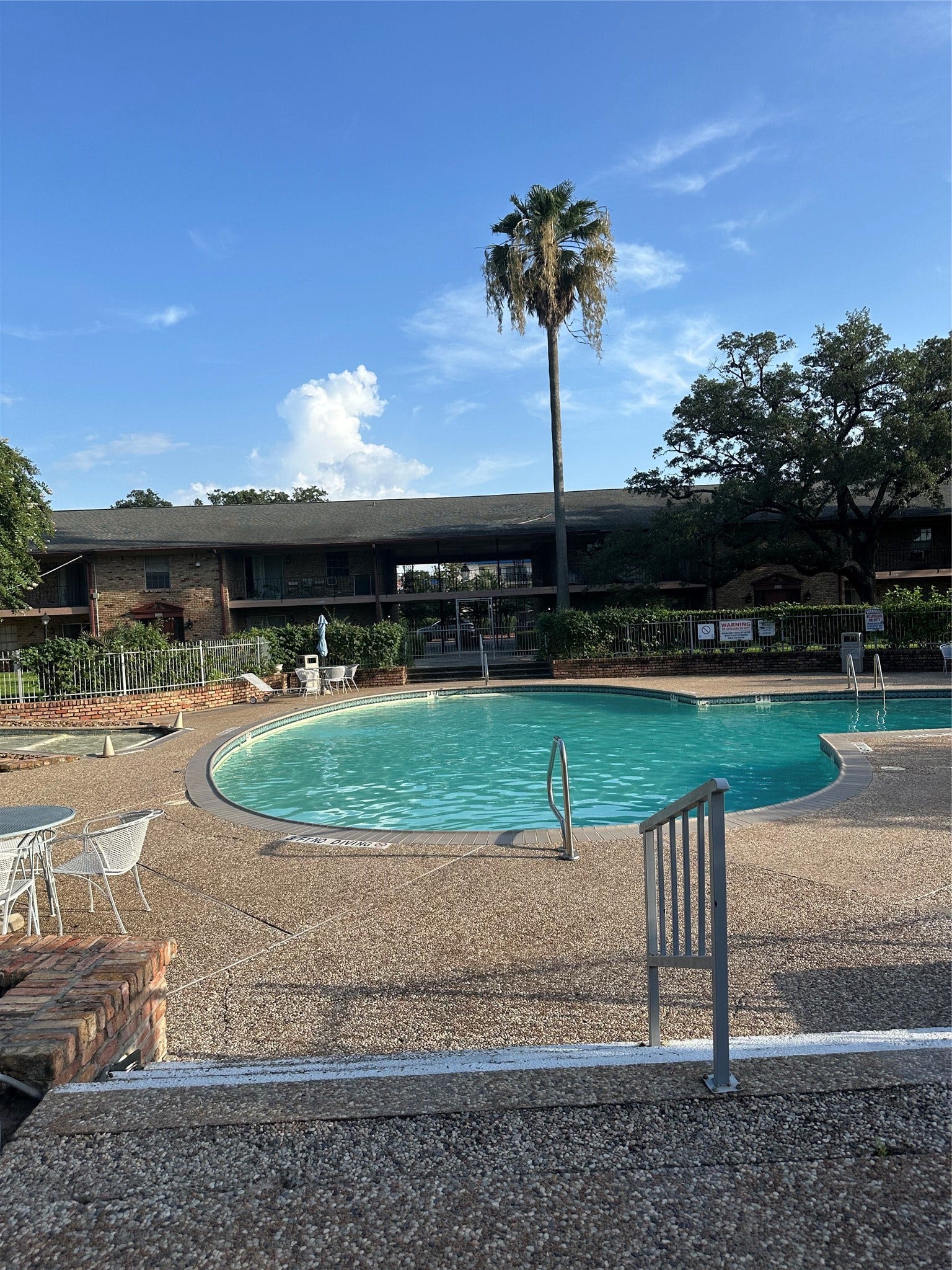 7600 Burgoyne Road, #240, Houston, TX 77063 Area pool