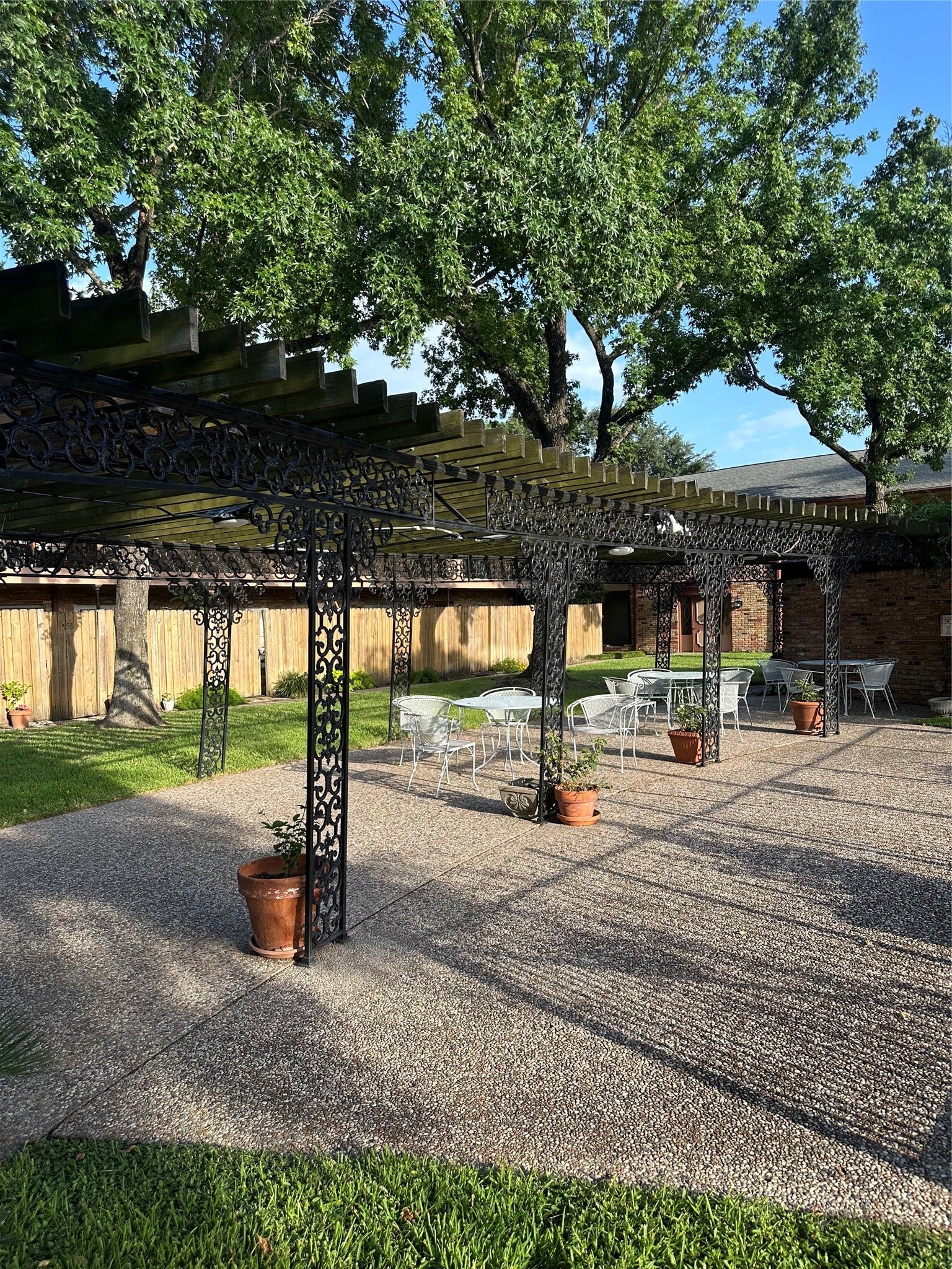 7600 Burgoyne Road, #240, Houston, TX 77063 Community seating area