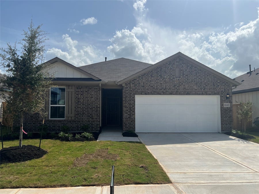 Property photo for 4642 Coral Bean Street, Pinehurst, TX