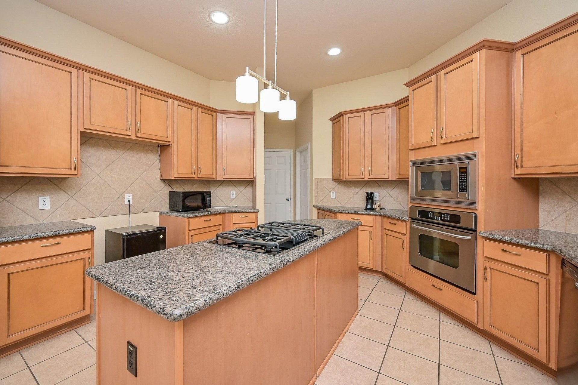 11203 Cypress Way Drive, Houston, TX 77065