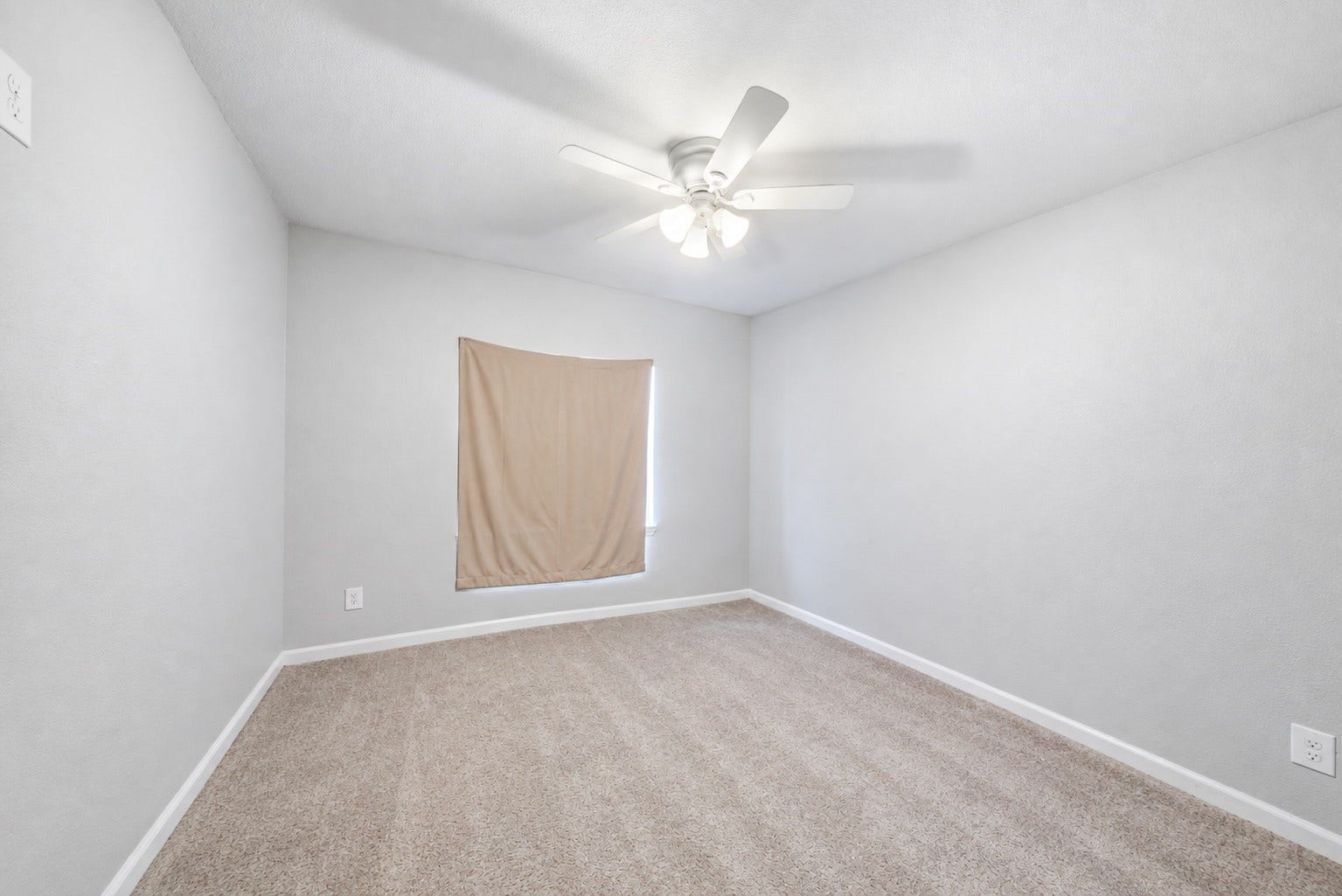 1534 3rd Avenue N, Texas City, TX 77590 Second bedroom