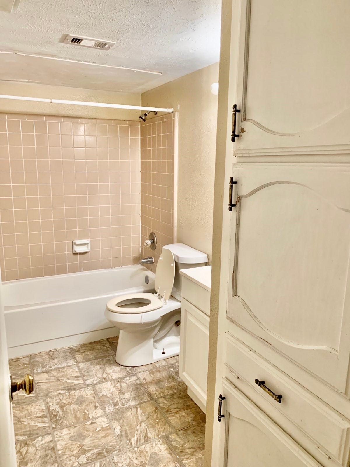 6834 Tara Drive, Richmond, TX 77469 6834 Tara Drive, Richmond, TX 77469