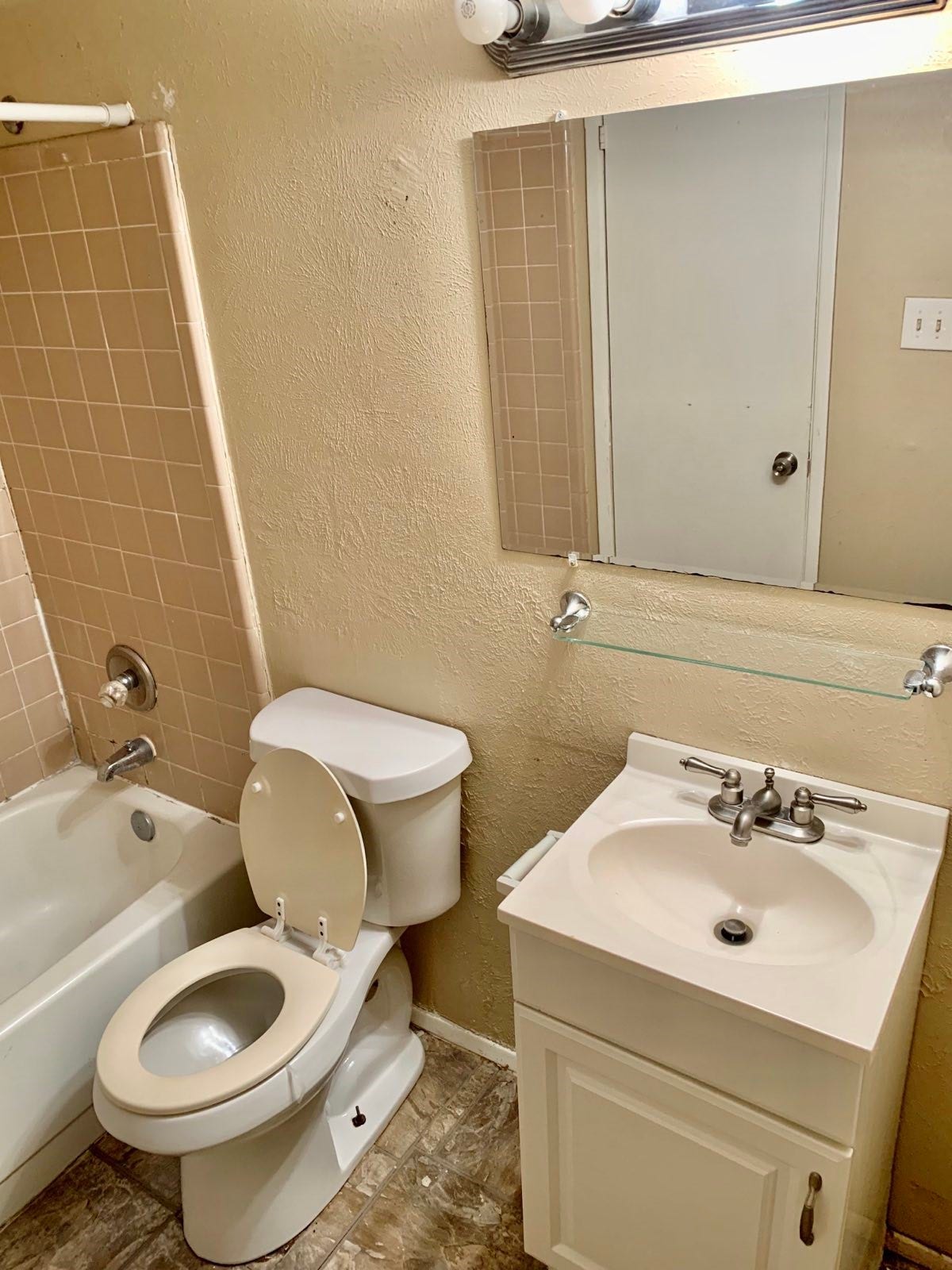 6834 Tara Drive, Richmond, TX 77469 6834 Tara Drive, Richmond, TX 77469