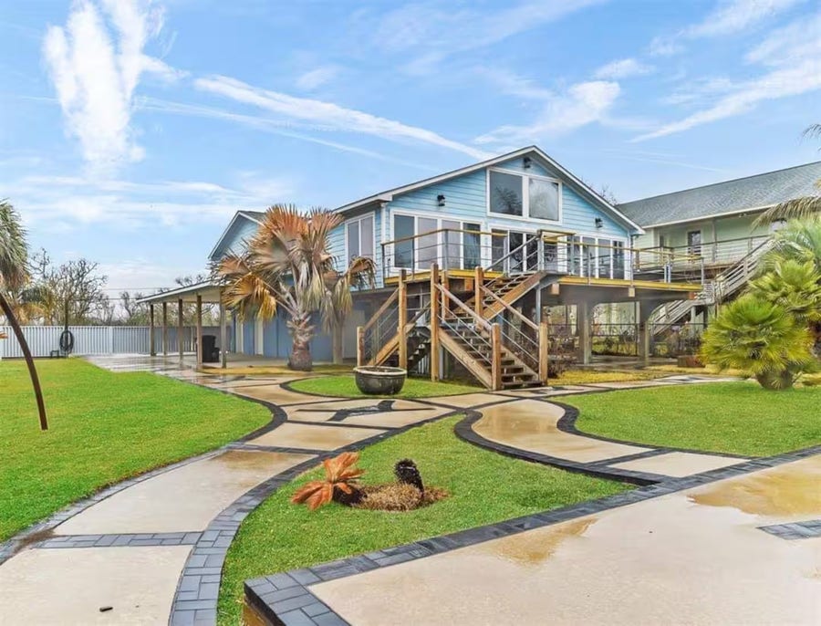 Property photo for 2302 Ave Avenue N, Dickinson, TX
