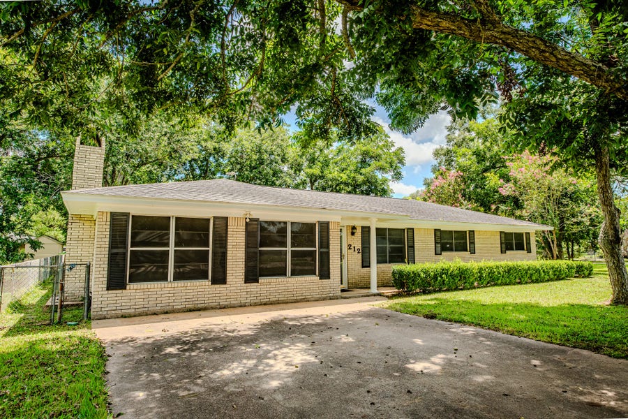 Property photo for 212 Avenue B, Brazoria, TX