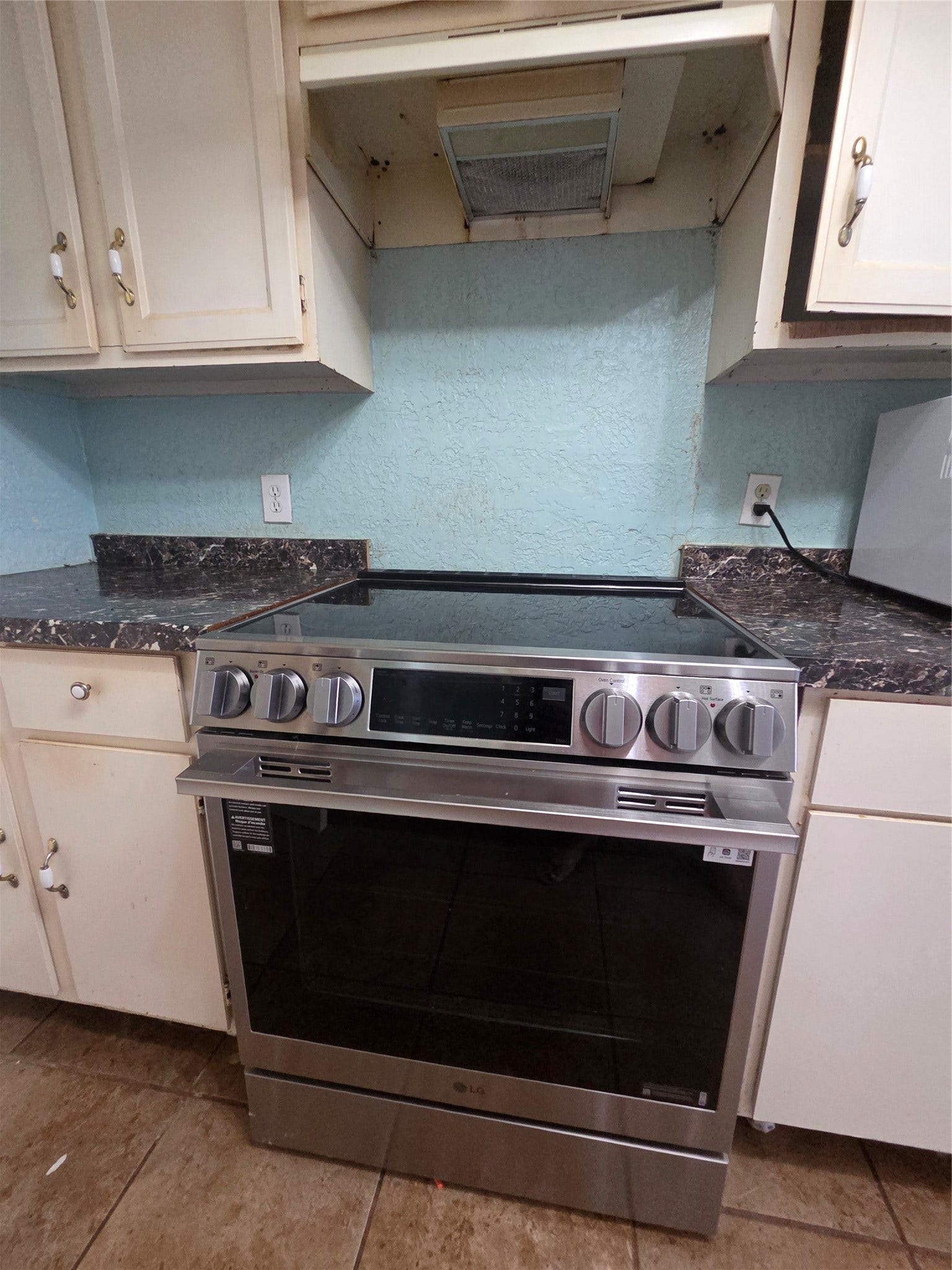 Nice stainless steel stove, stays with the house.