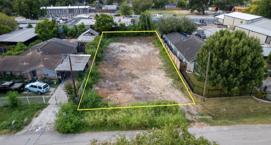 Property photo for 43 Meadow Lea Drive, Houston, TX