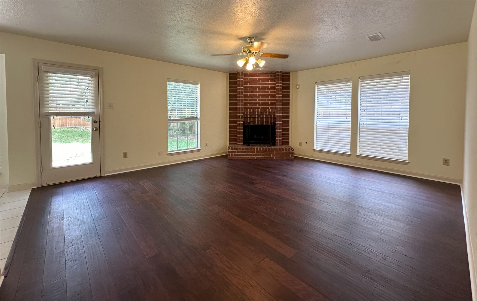 50 Indian Summer Place, The Woodlands, TX 77381 50 Indian Summer Place, The Woodlands, TX 77381