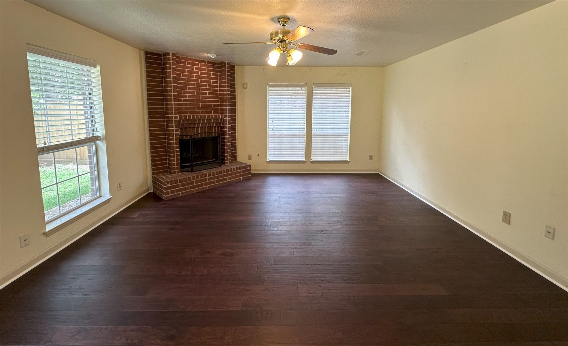 50 Indian Summer Place, The Woodlands, TX 77381 50 Indian Summer Place, The Woodlands, TX 77381