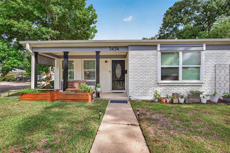 Property photo for 5454 Creekbend Drive, Houston, TX