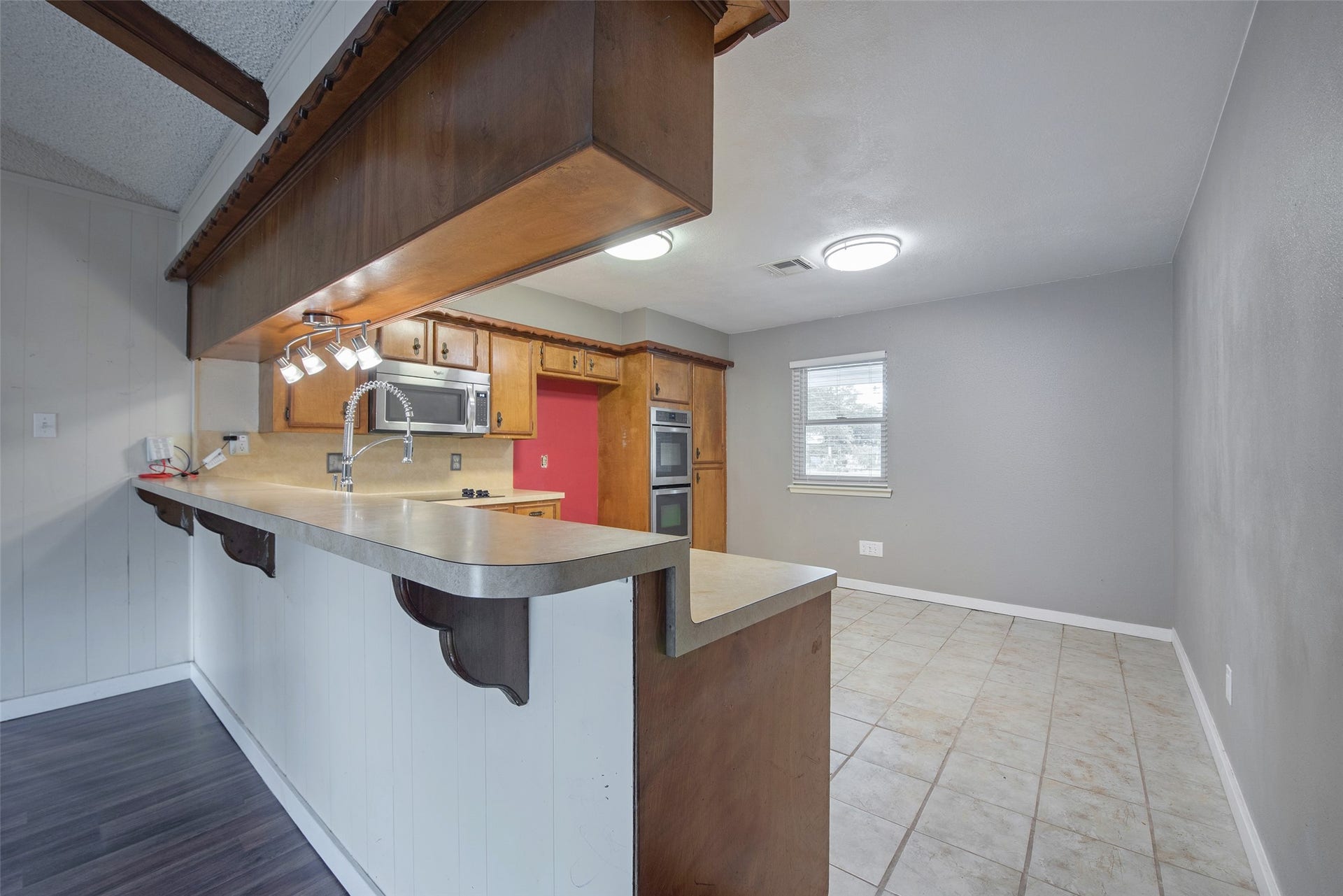 504 Walnut Street, Waller, TX 77484 Kitchen