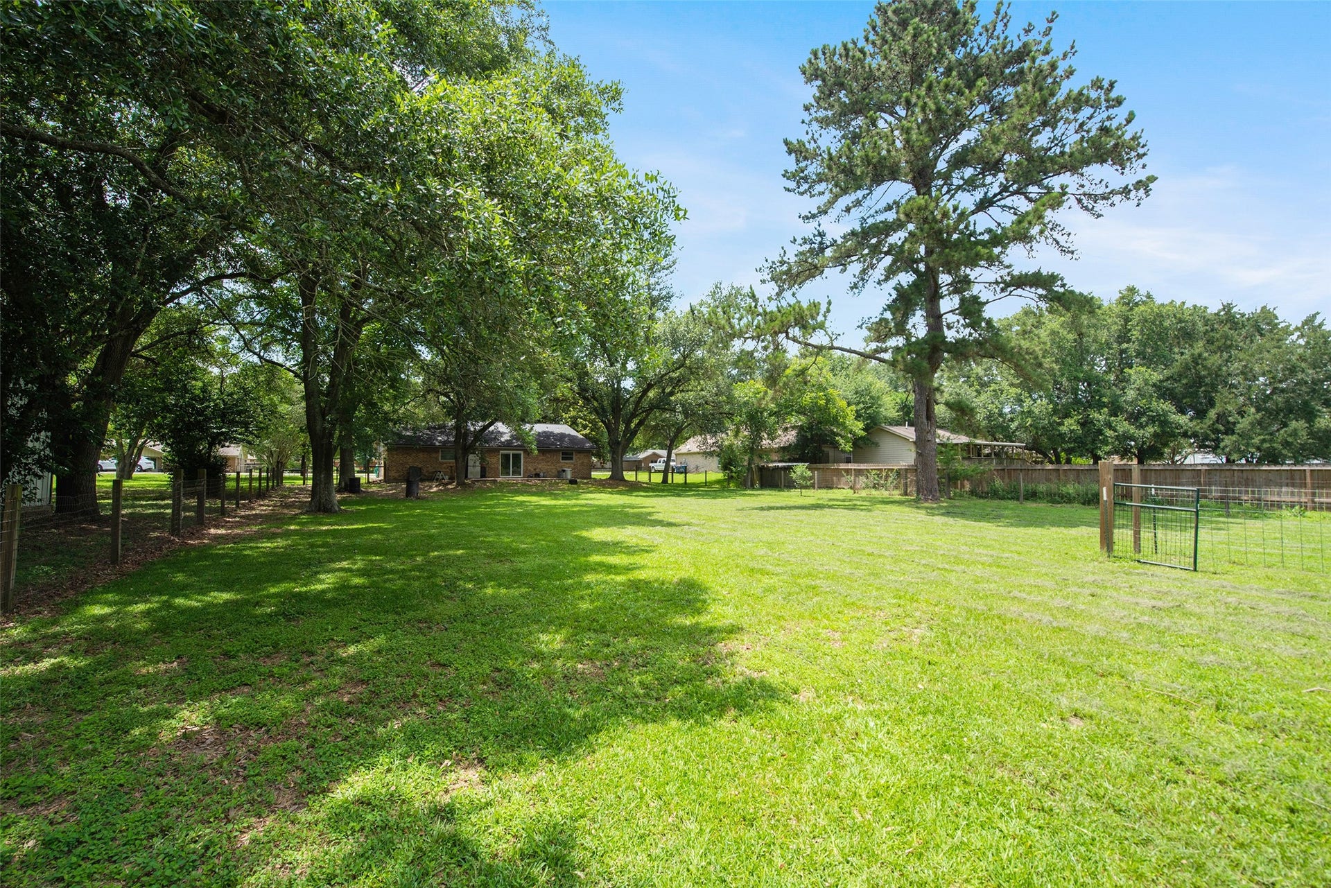 504 Walnut Street, Waller, TX 77484 Spacious Back Yard
