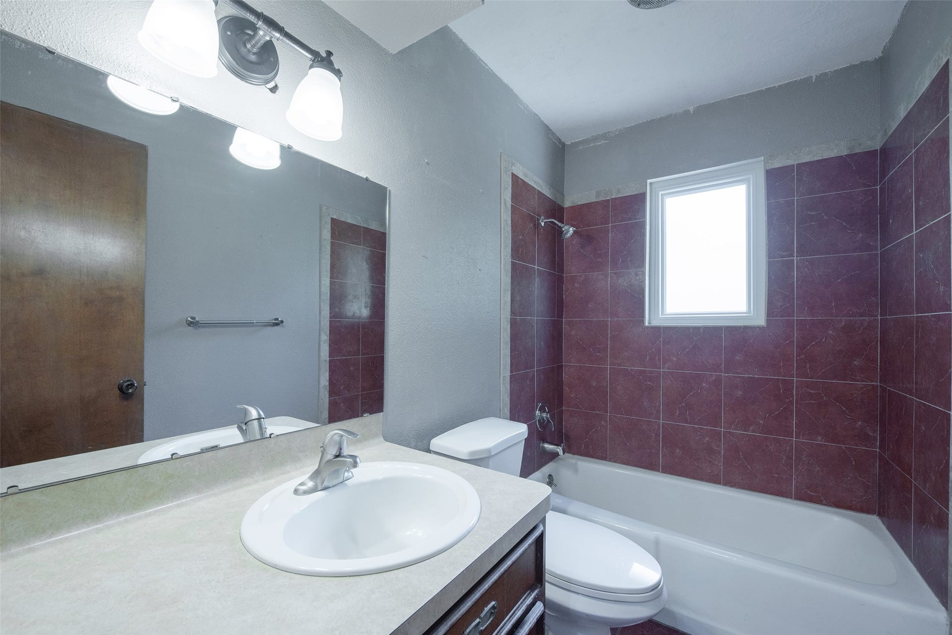 504 Walnut Street, Waller, TX 77484 Secondary Bathroom