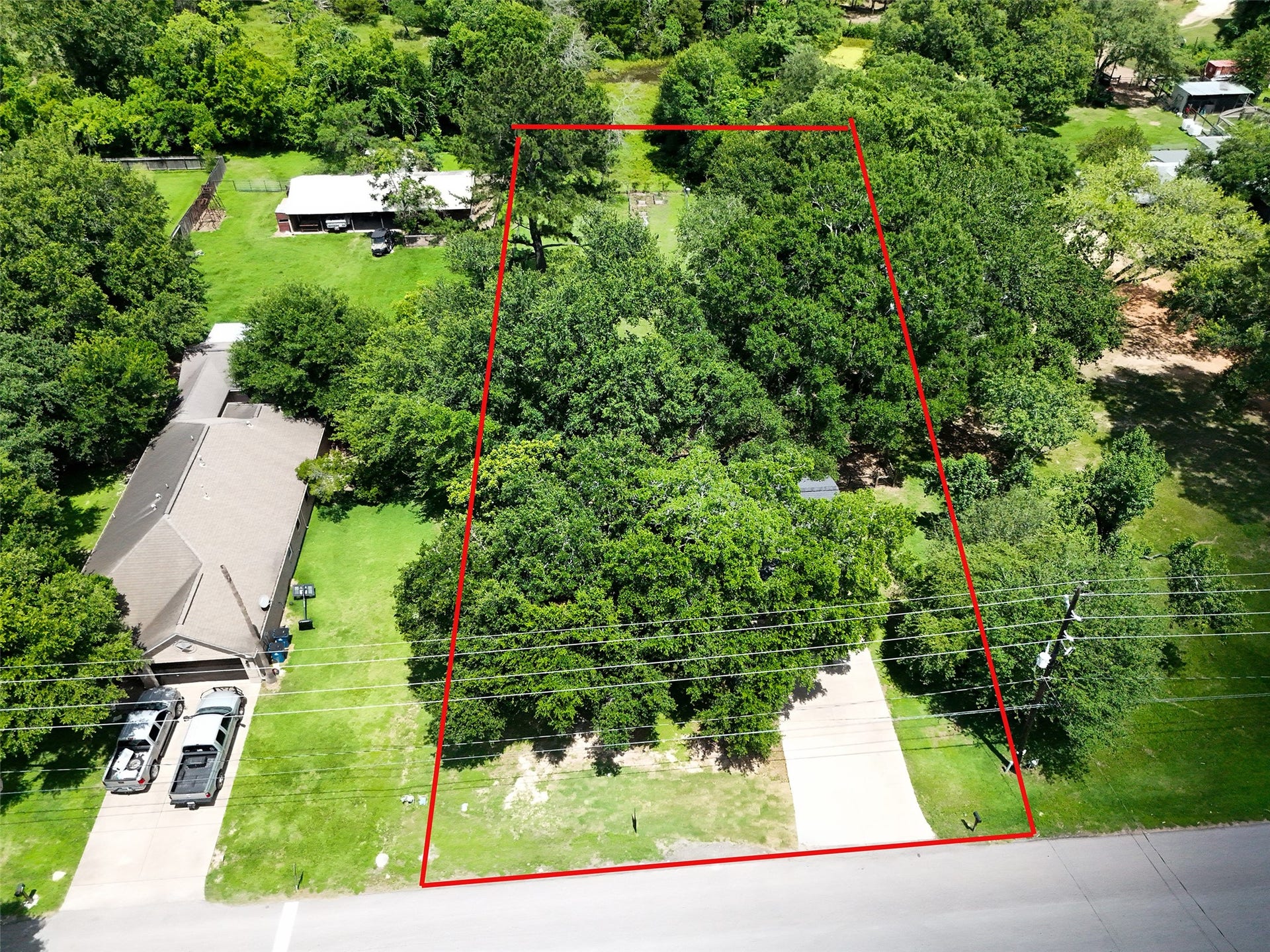 504 Walnut Street, Waller, TX 77484 Aerial View of the Property with Approximate Property Lines