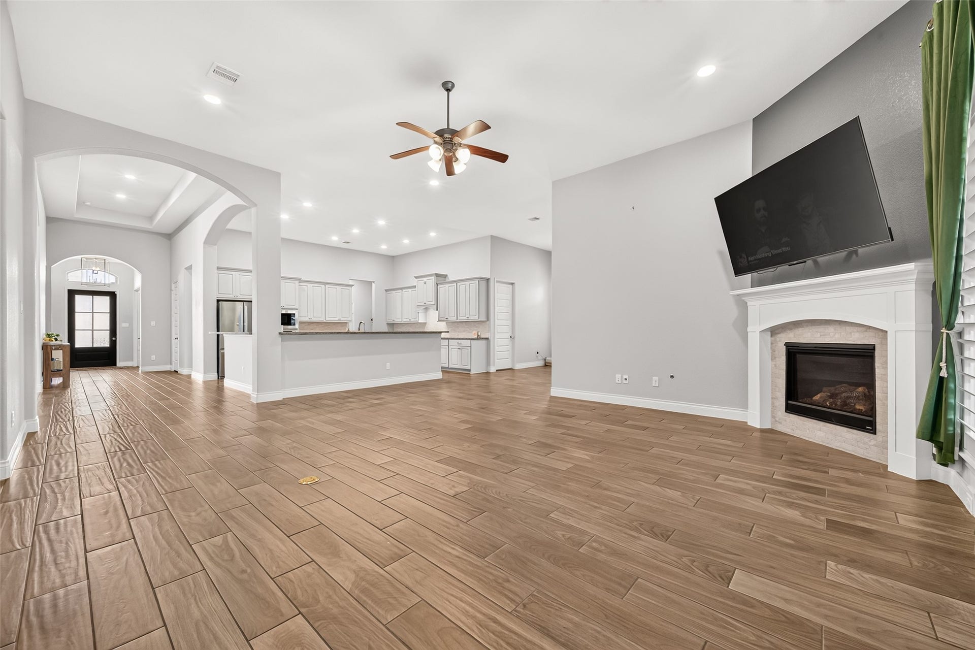 18902 Carson Glen Drive, New Caney, TX 77357 Family room