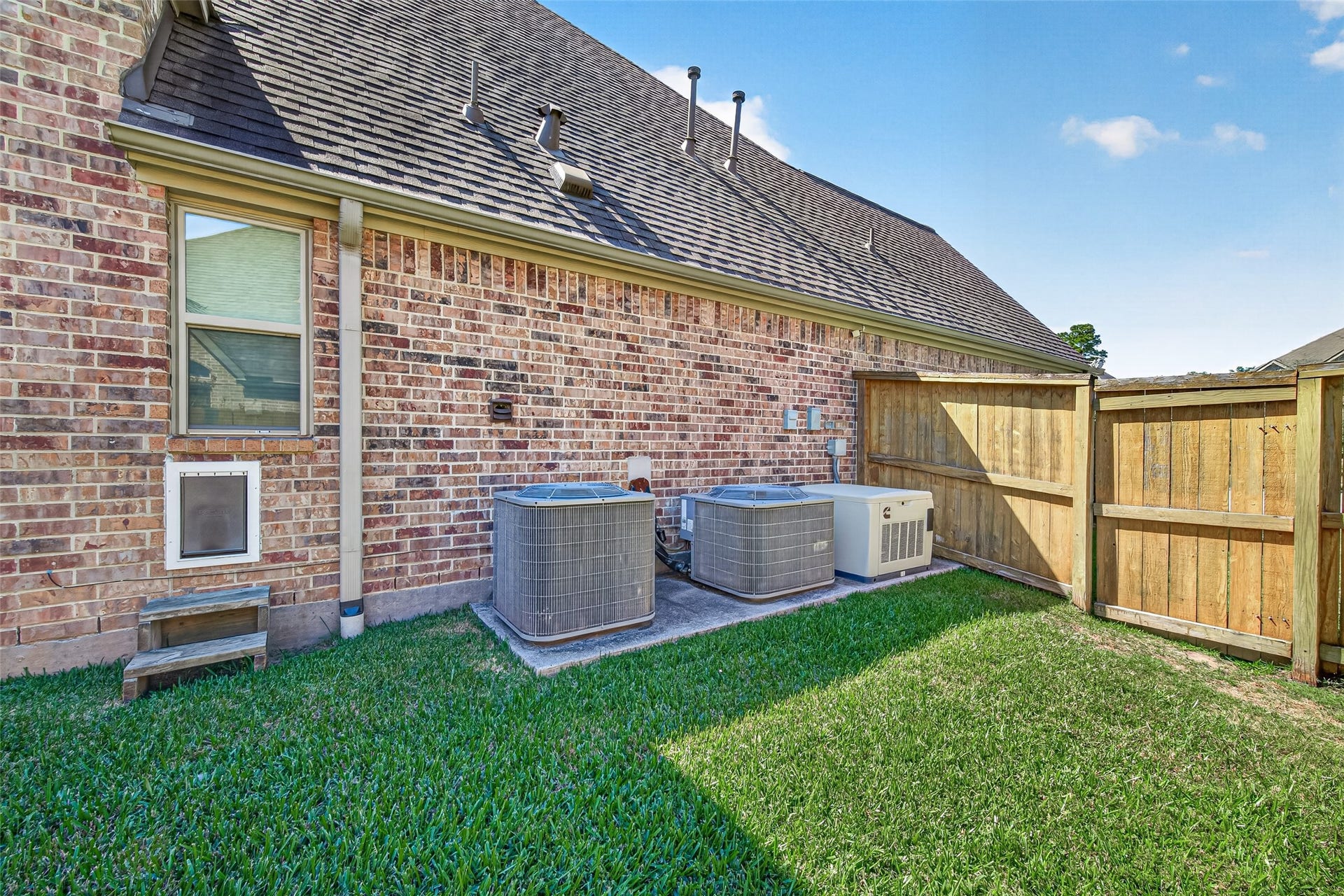 18902 Carson Glen Drive, New Caney, TX 77357 Whole home generator + pet door to laundry room