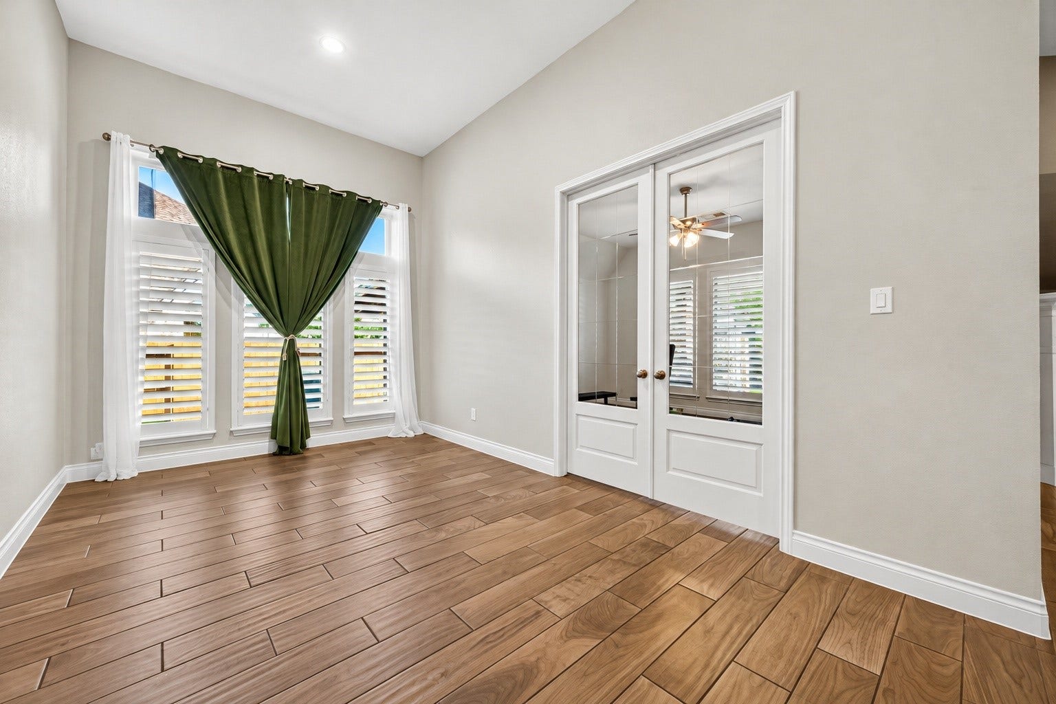 18902 Carson Glen Drive, New Caney, TX 77357 Breakfast area