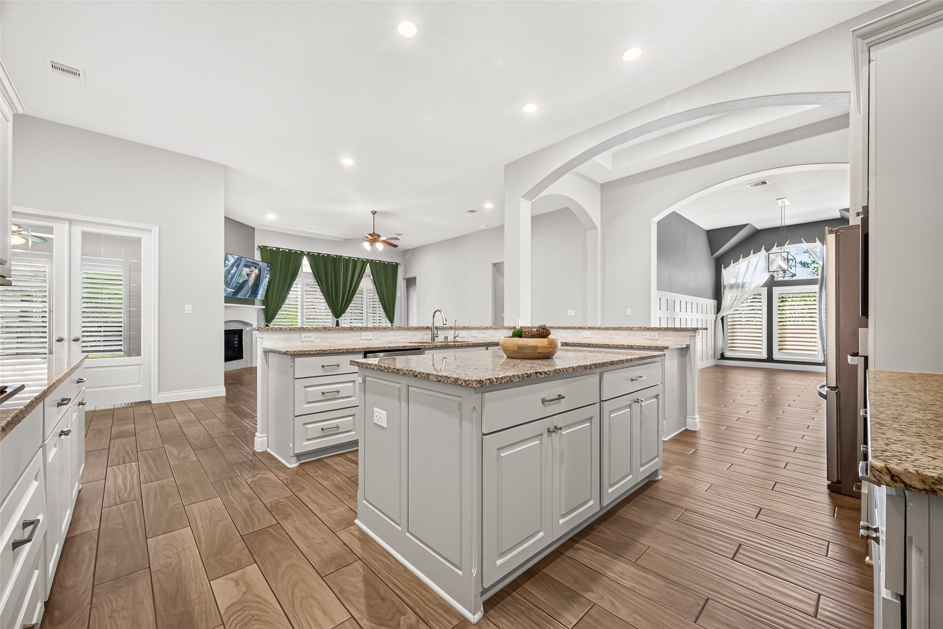 18902 Carson Glen Drive, New Caney, TX 77357 Kitchen