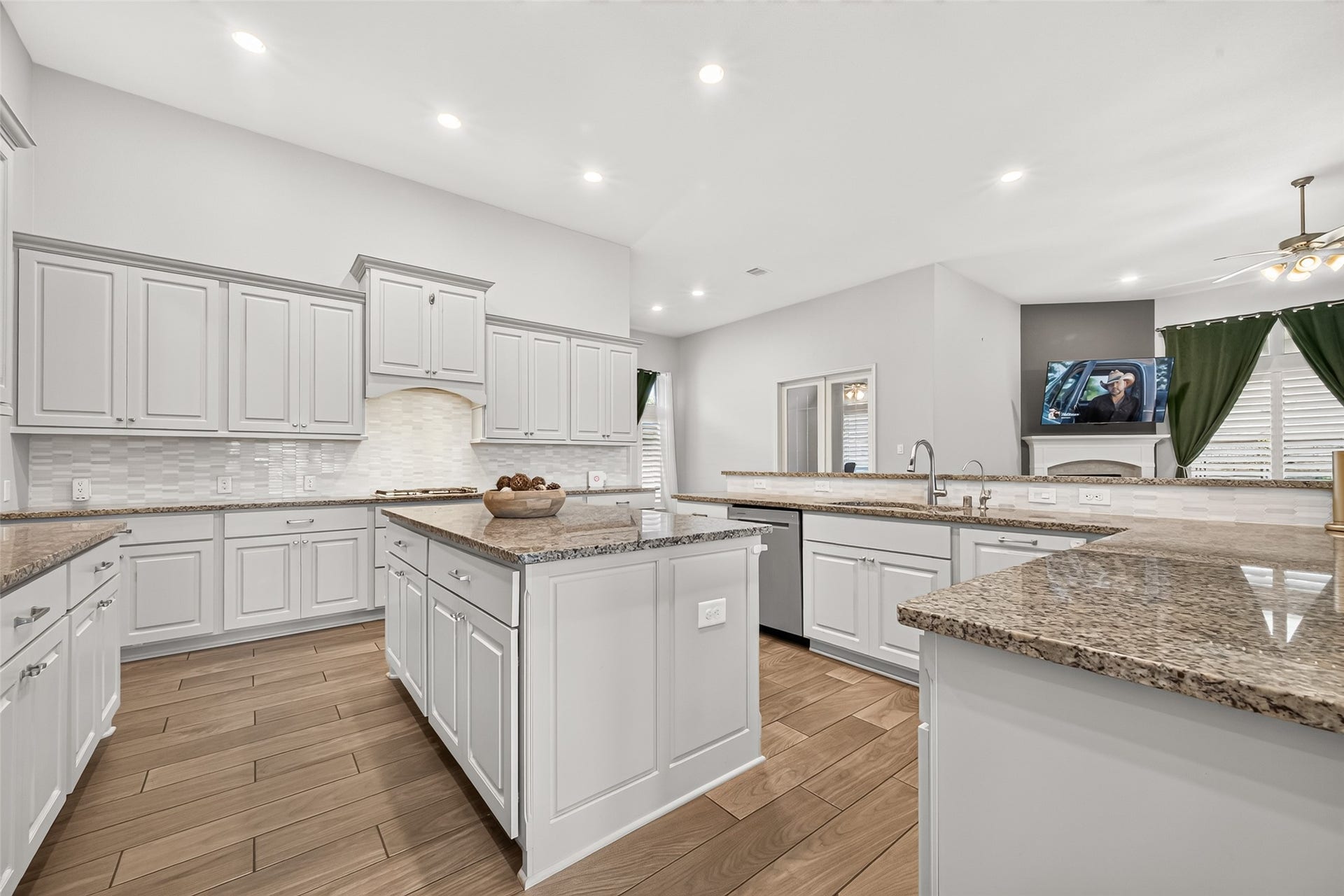 18902 Carson Glen Drive, New Caney, TX 77357 Kitchen