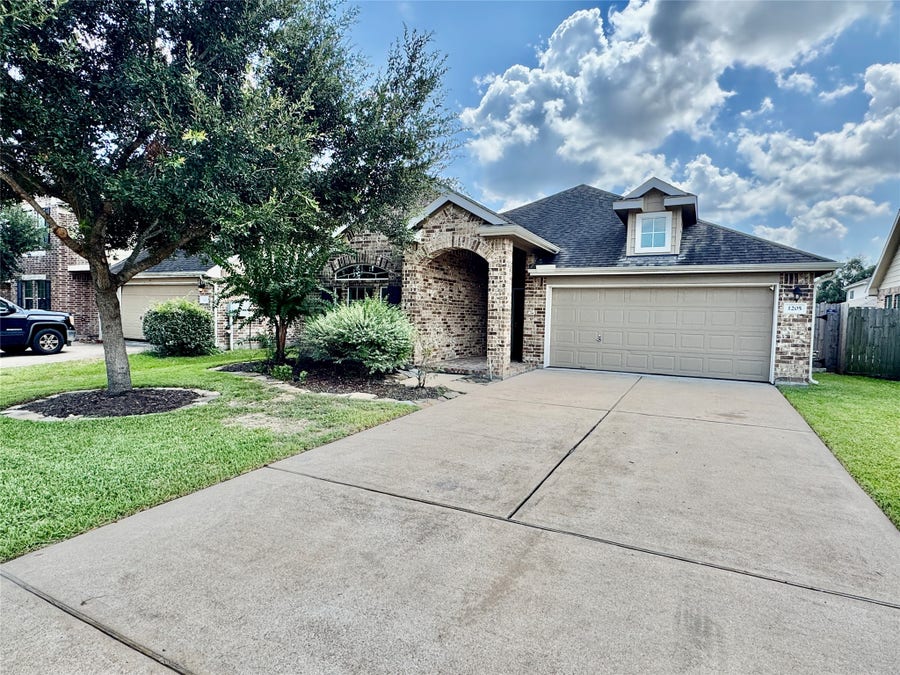 Property photo for 1205 Quarterhorse Drive, Alvin, TX