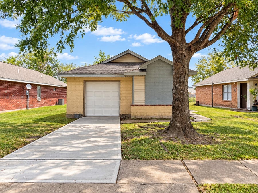 Property photo for 15821 Ridgecroft Road, Houston, TX