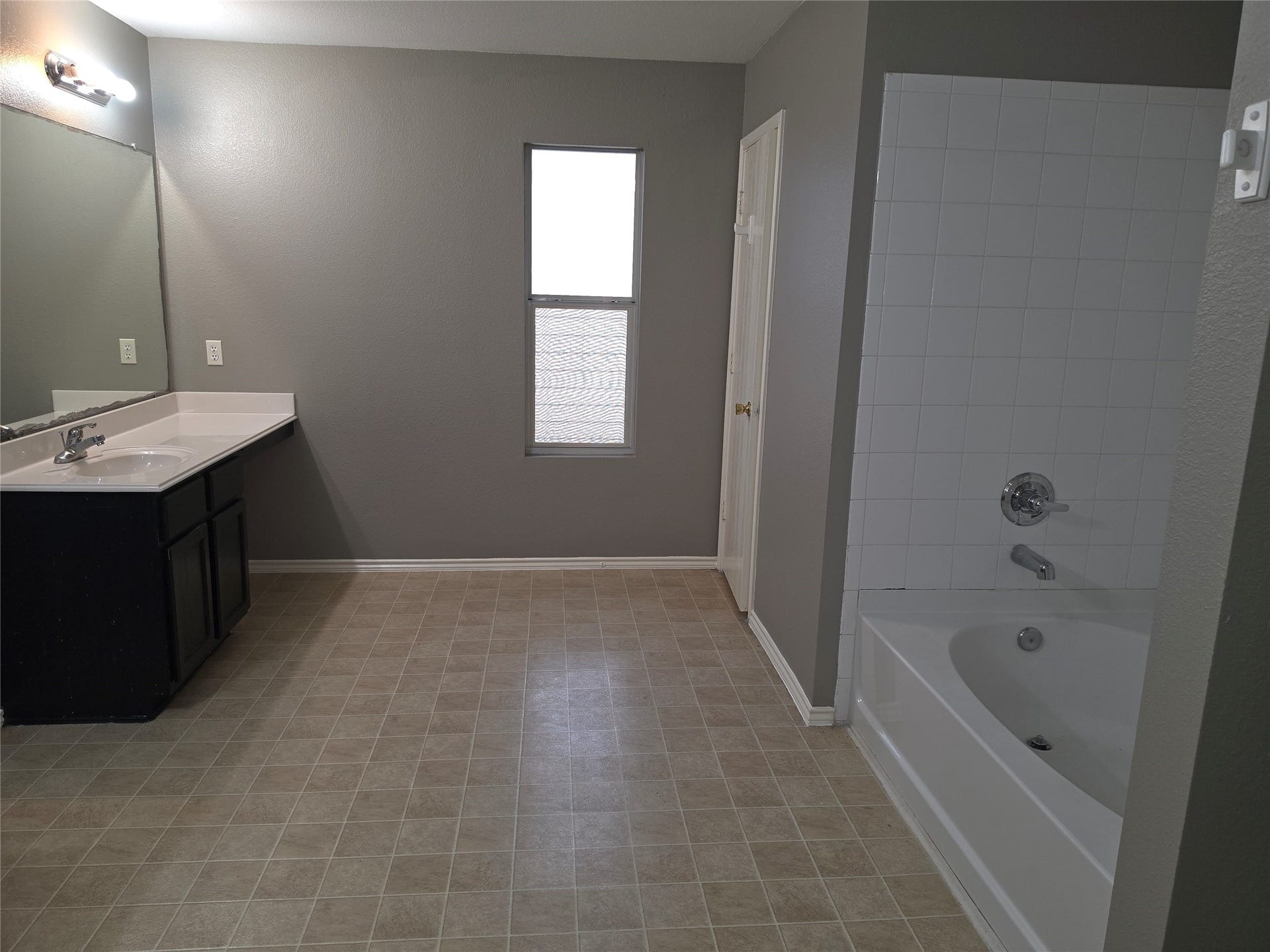 19705 Rustic Lake Lane, Cypress, TX 77433 Spacious Primary Bathroom with walk in shower and bathtub