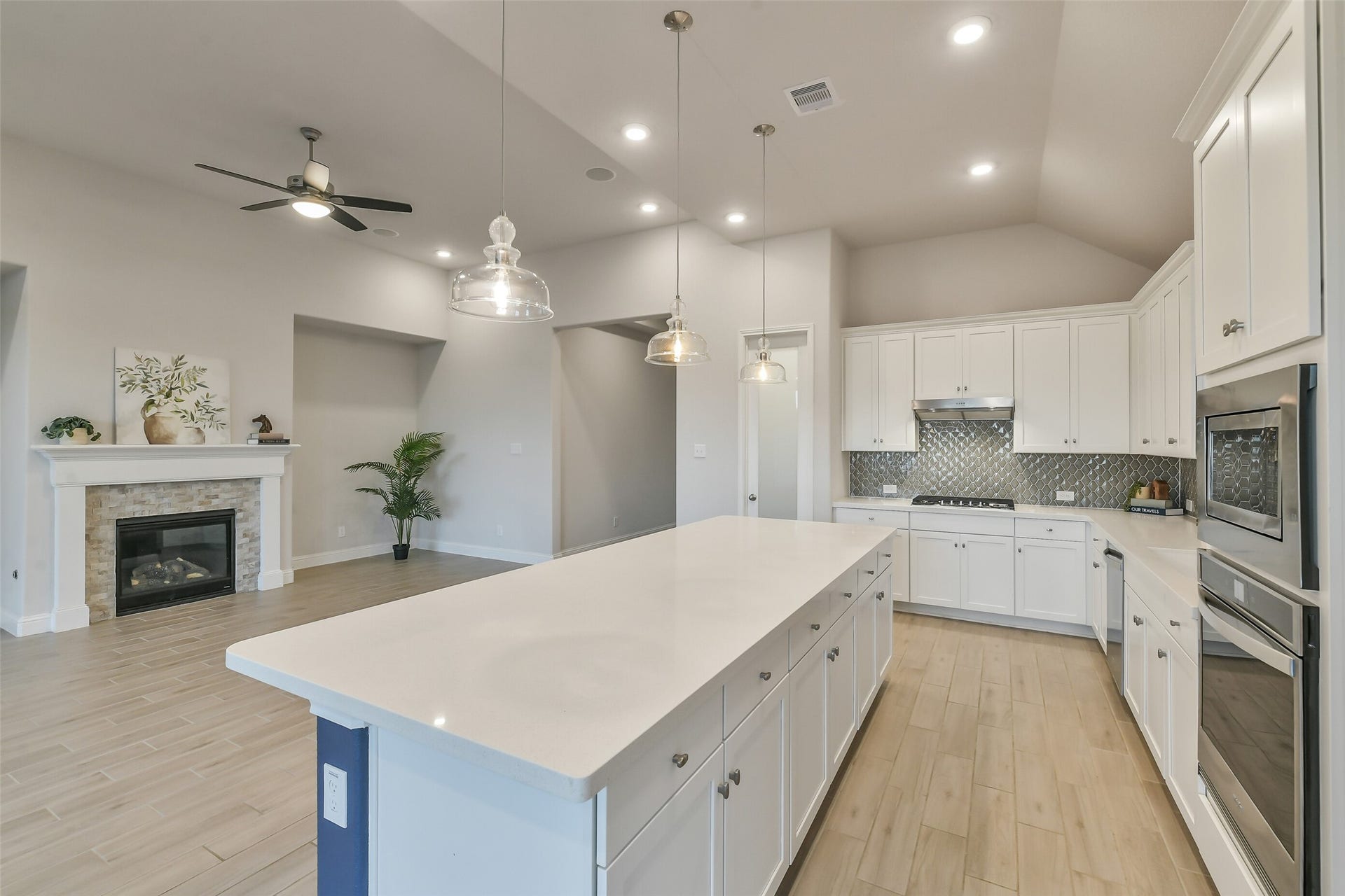 20330 Rose Gray Lane, Tomball, TX 77377 This open floor plan leaves space for entertaining or enjoying a relaxing evening at home.