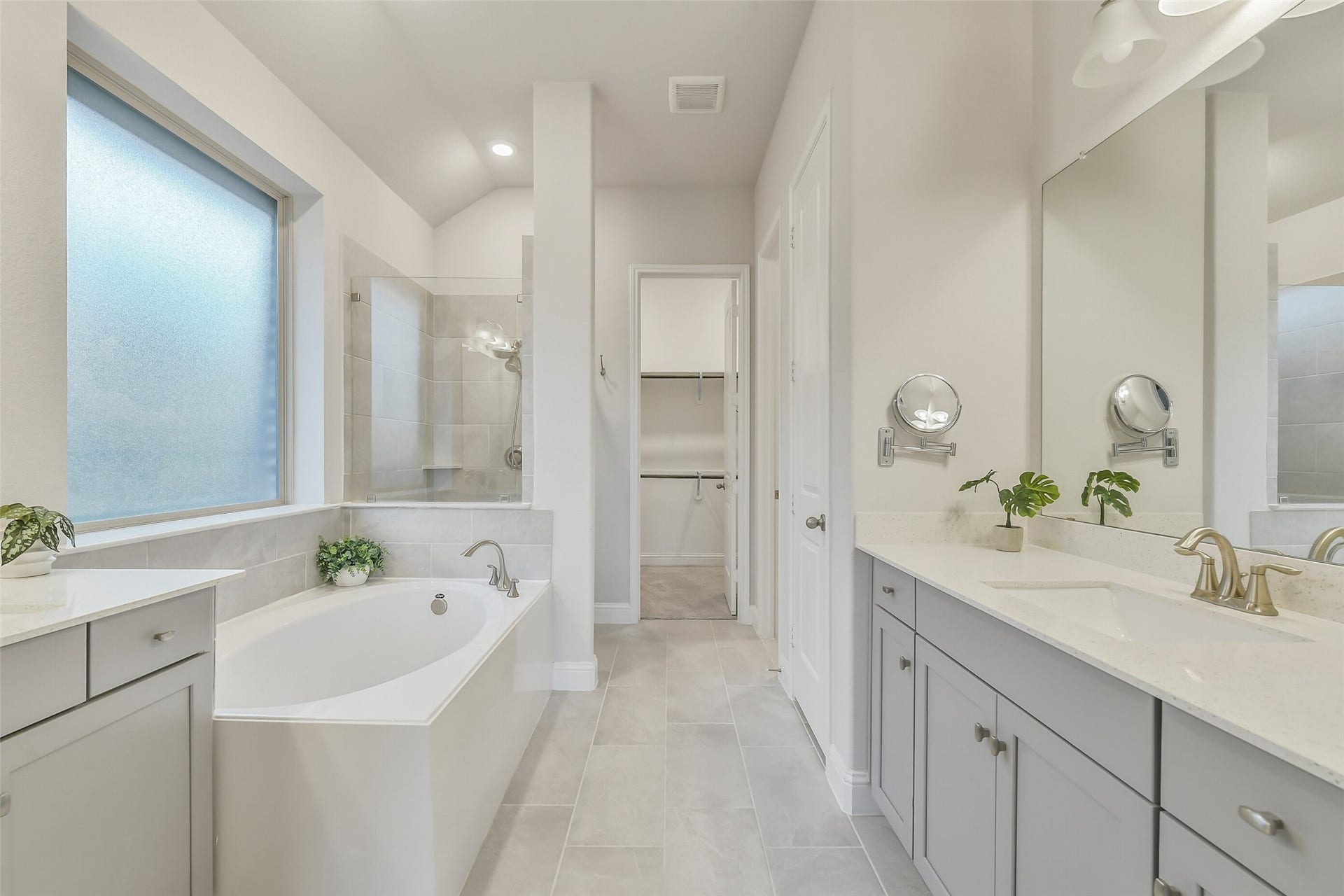 20330 Rose Gray Lane, Tomball, TX 77377 The gorgeous primary bathroom features bright lighting, cabinetry, a large walk in shower and soaking tub.